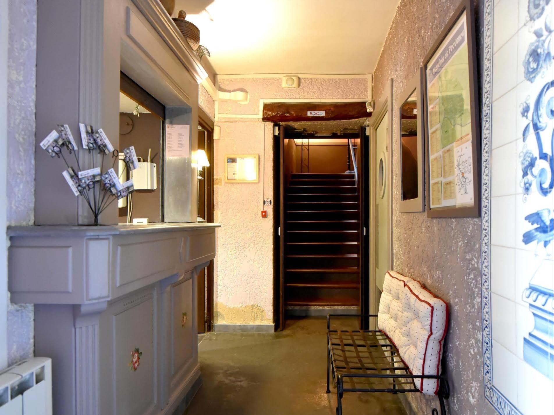 La Farigoule Hotel Sainte-Cécile-les-Vignes Eksteriør billede
